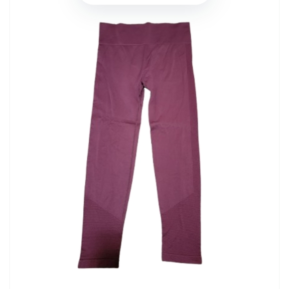 Burgundy Scrunch Butt Leggings - Picture 4 of 9